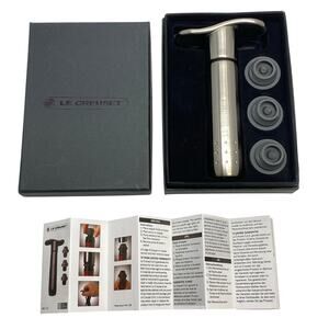 Le Creuset WA-137 Silver‎ Chrome Metal Wine Pump + 3 Stoppers Boxed Set Barware